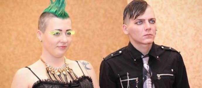 Malý Lucifer z Permu bude mít upírského bratra