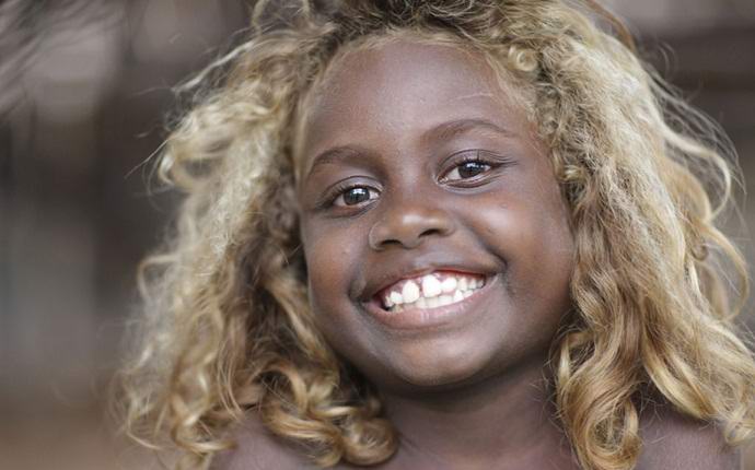 Stopy neznámého lidského předka nalezeného v DNA v Melanesians