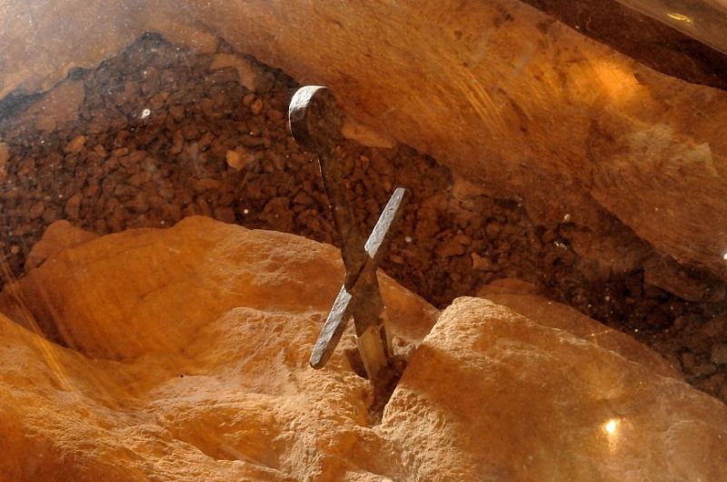 Vědci identifikovali legendární meč ve starém artefaktu