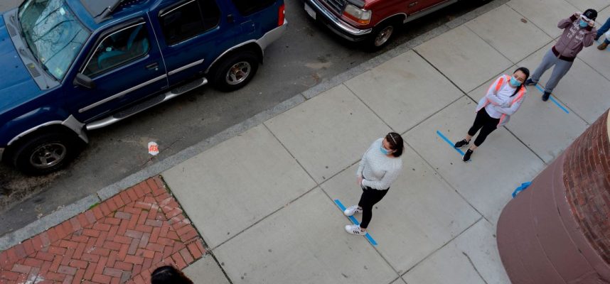 Vědci: sociální distancování je nutné do roku 2022 