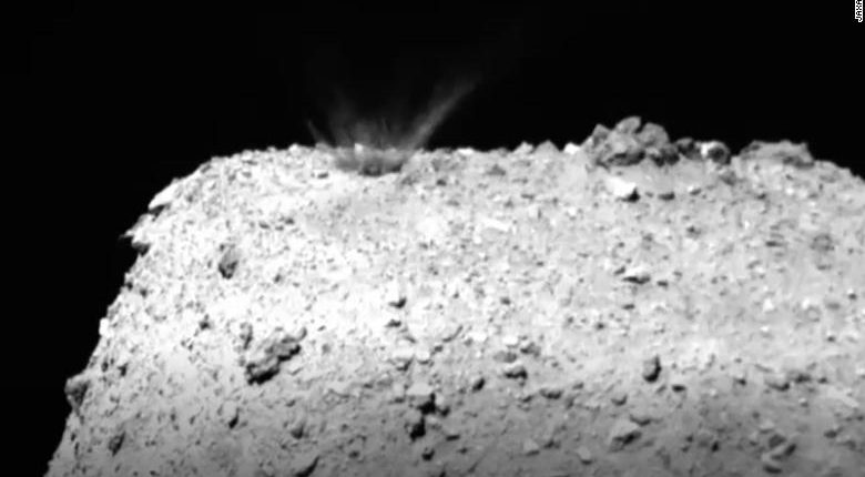 Vědci vystřelili měděnou díru do asteroidu - to se stalo potom 
