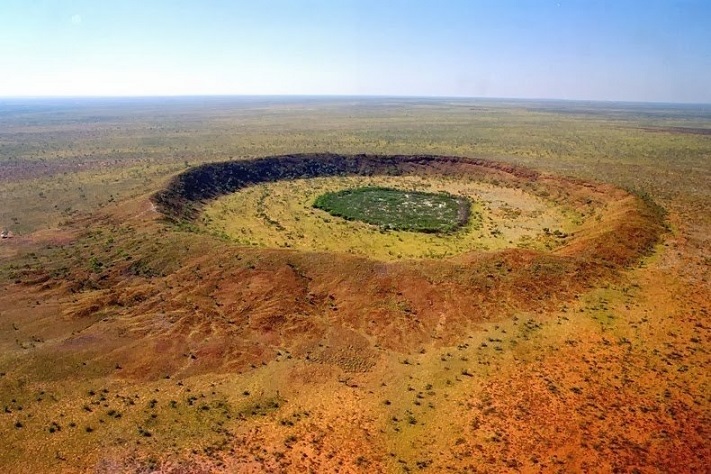Vědci objevili původ australského kráteru