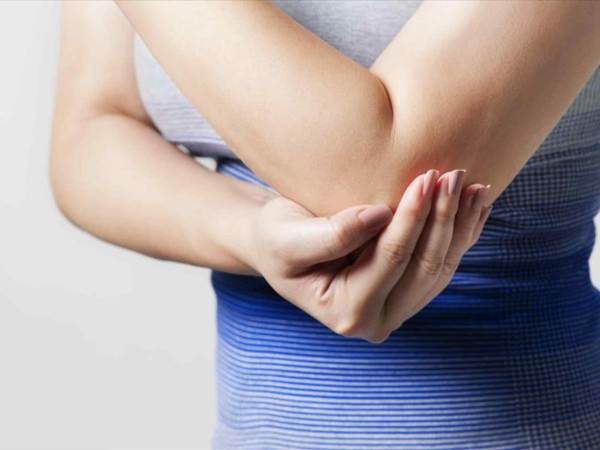 zasáhnout pravé loketní znamení 