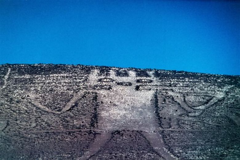 Ufologové objevili geoglyf zobrazující mimozemšťana v Chile v poušti