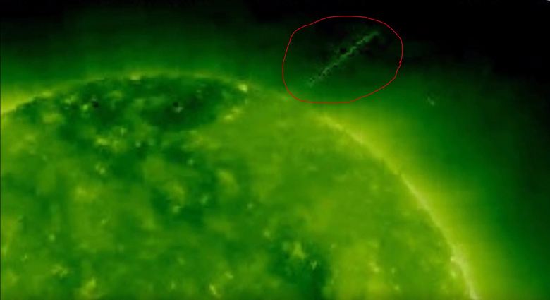 Ufologové znovu objevili obrovský UFO na oběžné dráze Slunce