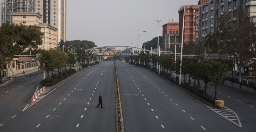 Unikátní záběry: Wuhan - město duchů na pozadí největší karantény v historii 