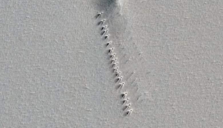 V Antarktidě našli dokonce celou řadu nepochopitelných identických objektů.