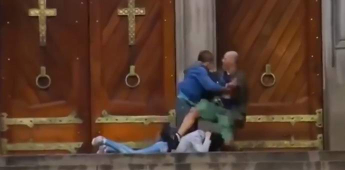 V Brazílii zachránili bezdomovci rukojmí za cenu svého života.