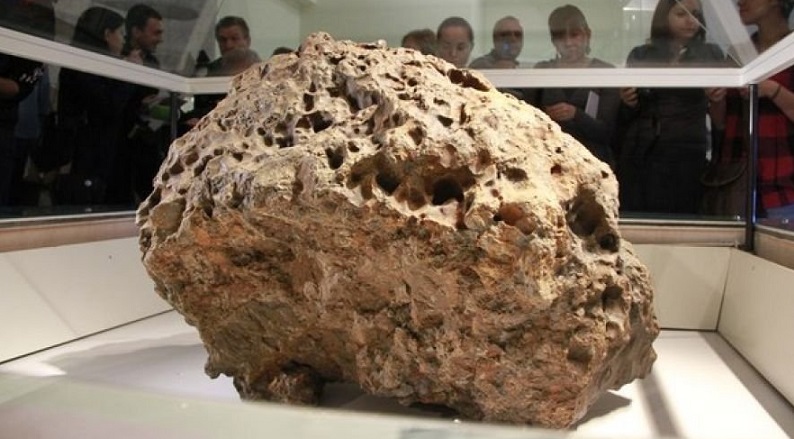 V Čeljabinském meteoritu objevil velký krystal, podobný diamantu
