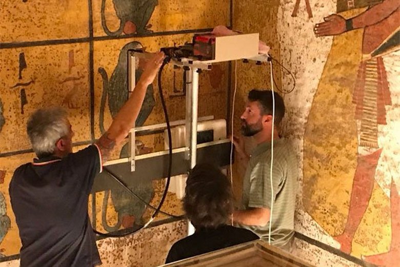 V hrobce Tutanchamona nebyly dříve skryté skryté místnosti nalezeny.