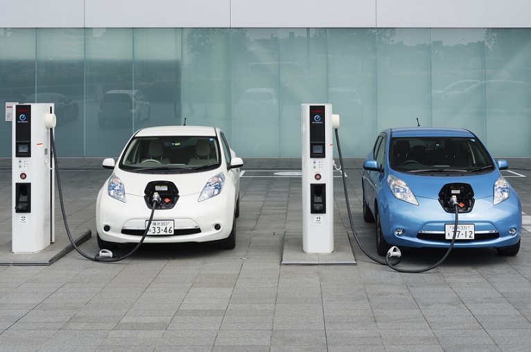 V Číně vydělávají majitelé elektrických automobilů prodejem elektřiny.