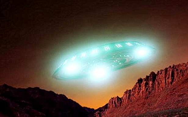 UFO detekováno ve vesmíru, letící k Marsu