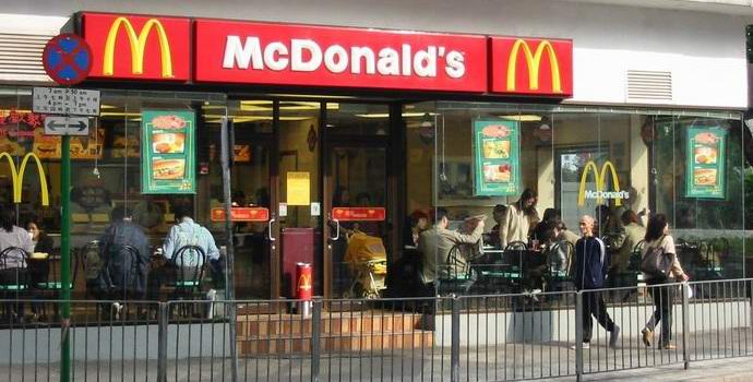 V McDonald's si třetí den nevšiml mrtvého návštěvníka.