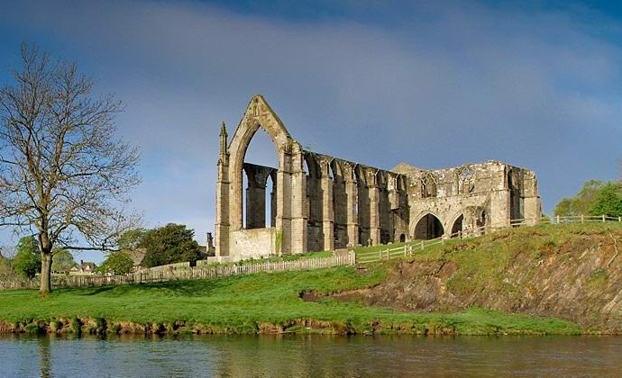 Duch byl zastřelen v okně středověkého kláštera