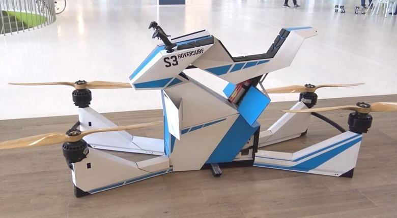 Na předměstí představil létající motocykl