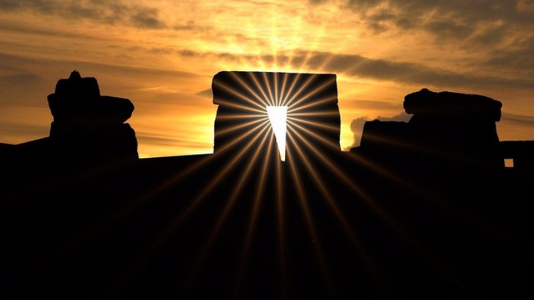 V Stonehenge se slunce zvedlo o 45 stupňů severněji než obvykle.