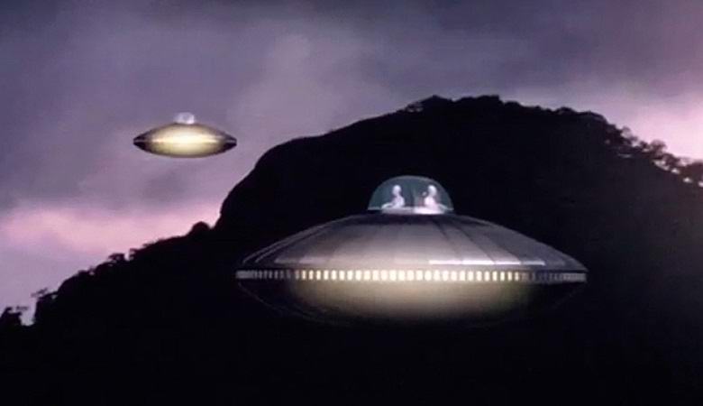 Na večerní obloze sledoval tanec několika UFO