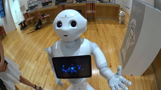 Humanoidní roboti představeni v Japonsku