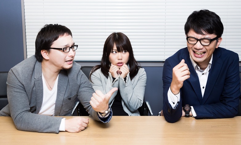 V Japonsku bylo ženám zakázáno nosit brýle při práci