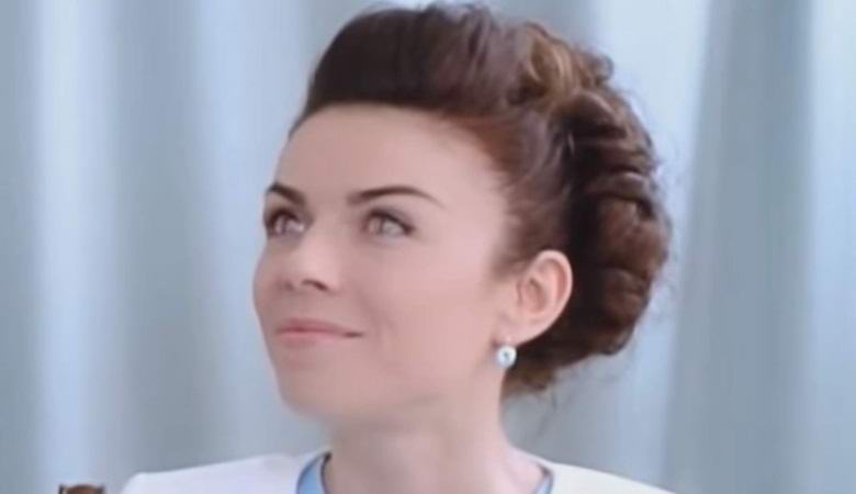 Televizní hostitel zamrkal jako plaz