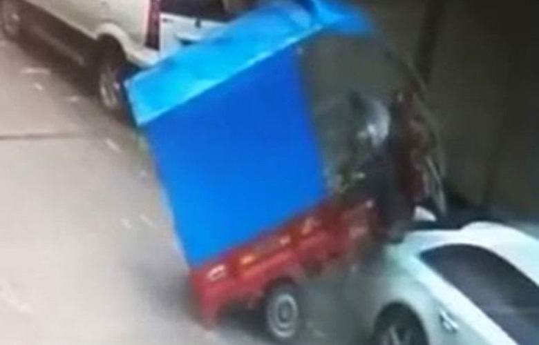 Neviditelná síla vyvolala rikši?