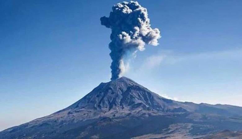 Vyhodit sloup popela Popocatepetl vytáhl pár UFO