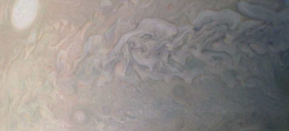 Osm bouří Jupiteru - nové jedinečné snímky ze sondy Juno 