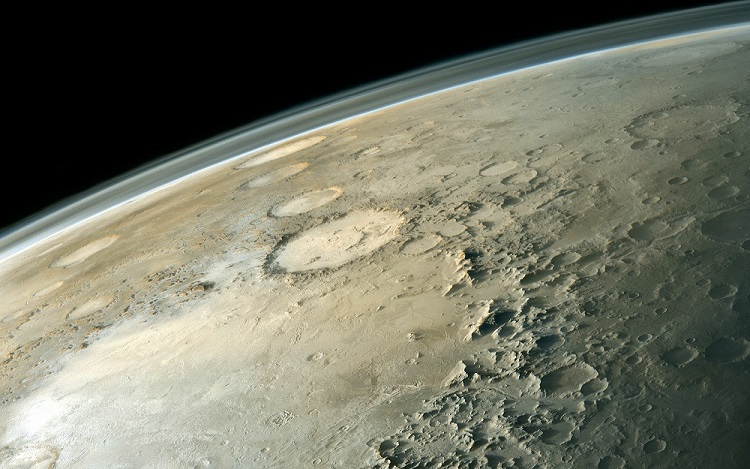 Objekt ve tvaru Y spatřený uvnitř lunárního kráteru