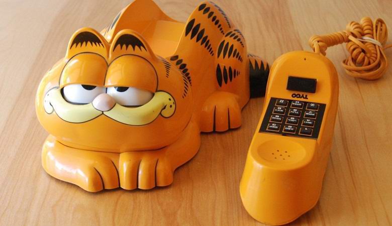 Tajemství telefonů Garfield, které se po celá desetiletí omývá na pobřeží Francie, je konečně vyřešeno.