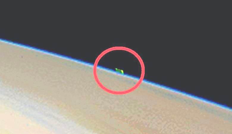 Na oběžné dráze Jupiteru se objevila záhadná anomálie.