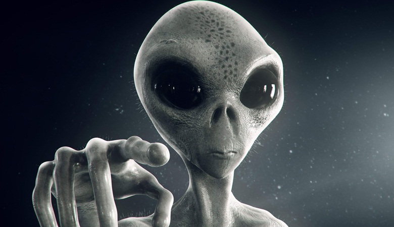 Záhadní humanoidi na obrázcích Merkuru a Měsíce