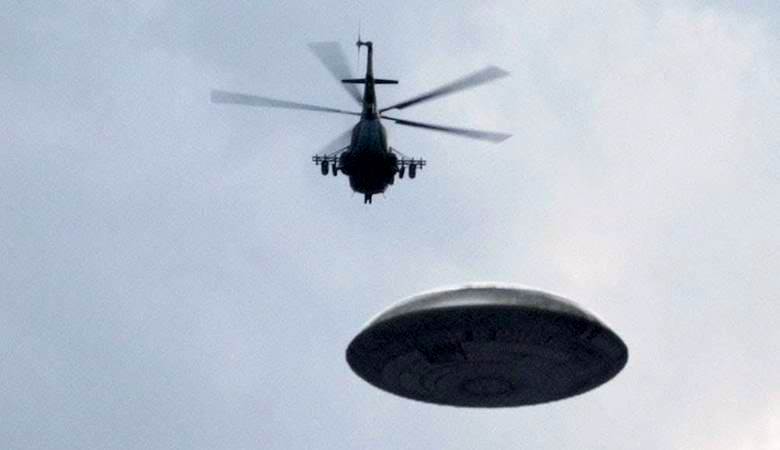 Tajemné UFO a černé helikoptéry nad Los Angeles