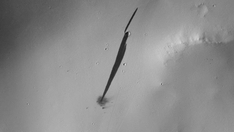 Na Rudé planetě narazil tajemný objekt