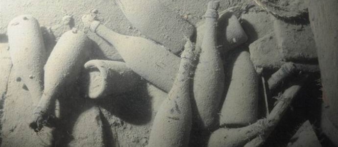 Dokončeno studium složení starého šampaňského, které vyrostlo ze dne moře