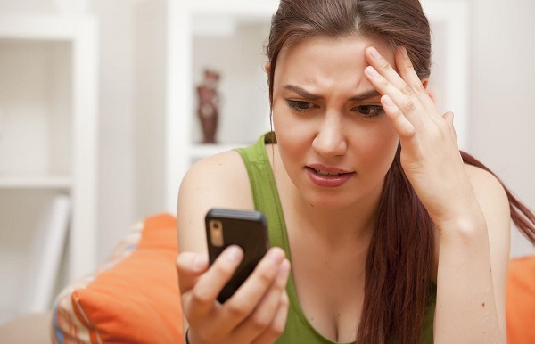 Ženy trpí používáním smartphonu více než muži