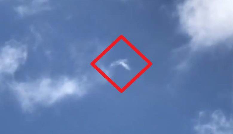 Obyvatel Floridy si všiml na nebi anděla nebo UFO