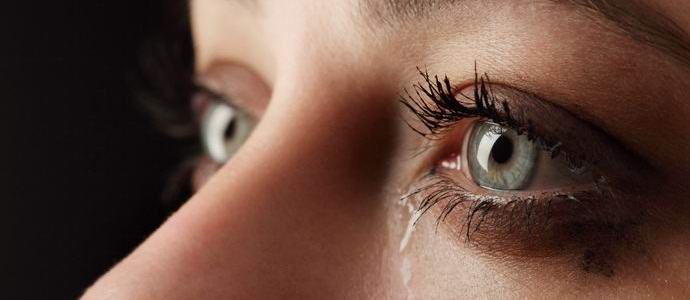 Obyvatel Brazílie plače s křišťálovými slzami