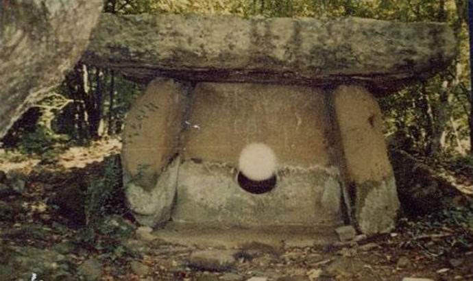Zlověstné koule nad Adyghe Dolmens