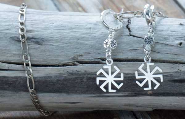 Ladin v podobě náušnic 